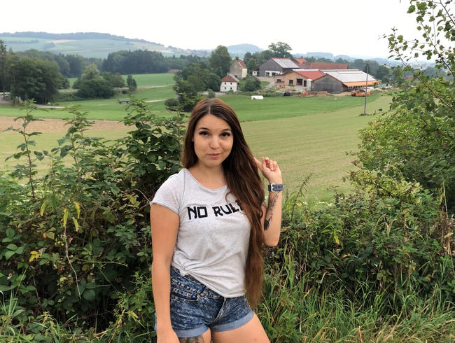 De Hammen dreims iatz auf da Wiesn - Hinterm Bauernhof gleich links