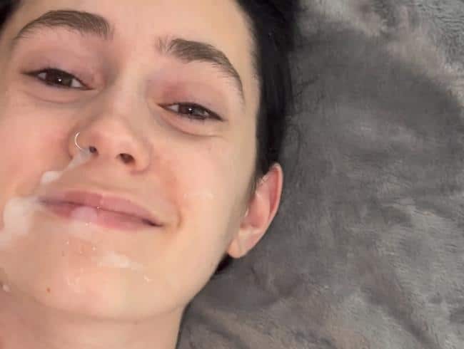 Face Cumshoot for 18 year old Teen