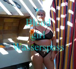 blond girl - wasserspass