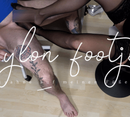 Nylon Footjob mit Blick auf meine nasse Muschi