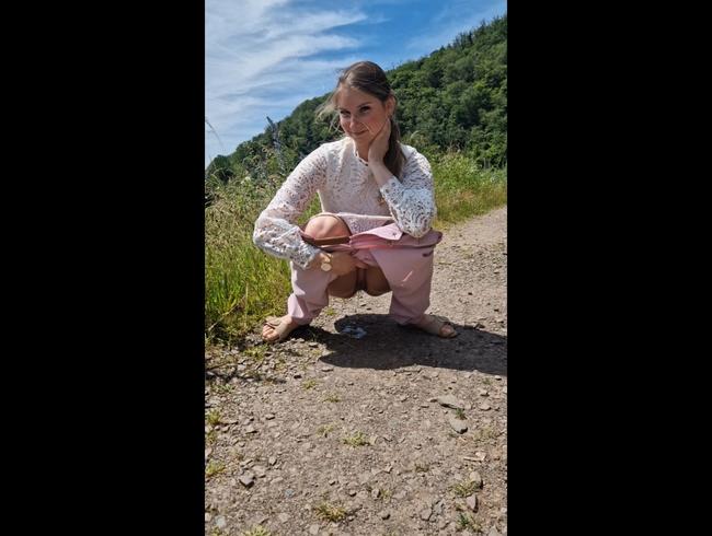 Short pee break while walking in the vineyards