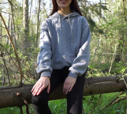 Heißes Teenie besorgt es sich tief im Wald?!? Mein erstes Mal Outdoor!!