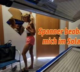 Voyeur beobachtet mich im Solarium