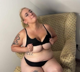 Curvy Mommy Masturbation EXTREM