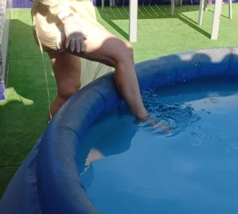 Mein kleiner Pool, meine Gummi Klamotten